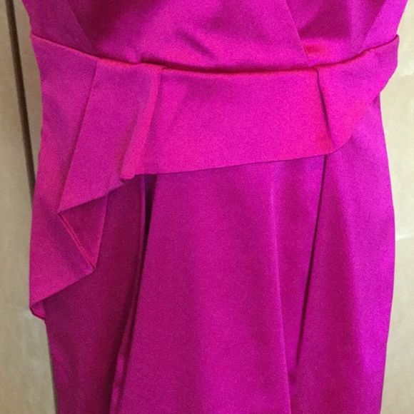 Phoebe Sleeveless V-Neck Cocktail Dress - Picture 5 of 8